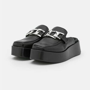 Rag & Bone Logan Platform Mule in black leather with silver chain accent. 9.